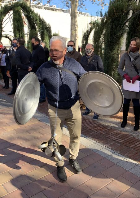 Los hosteleros se concentran ante San Esteban para denunciar el maltrato al sector - 4, Foto 4