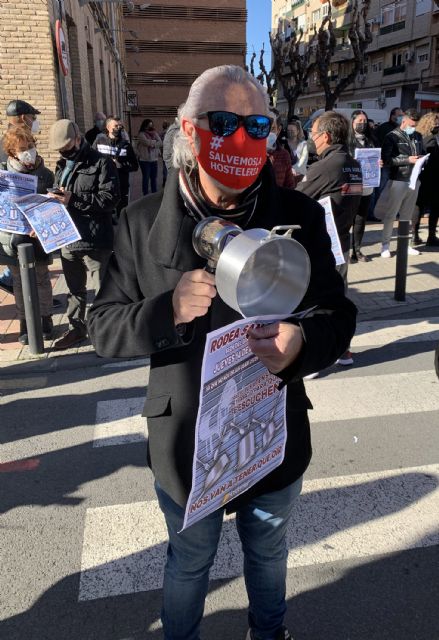 Los hosteleros se concentran ante San Esteban para denunciar el maltrato al sector - 5, Foto 5