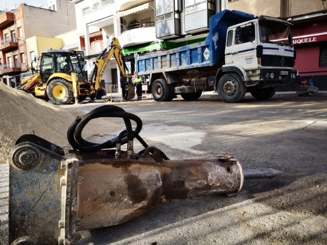 El Servicio Municipal de Aguas está ejecutando estos días 6 importantes intervenciones para mejorar la red de saneamiento y alcantarillado por valor de 100.000 euros, Foto 1