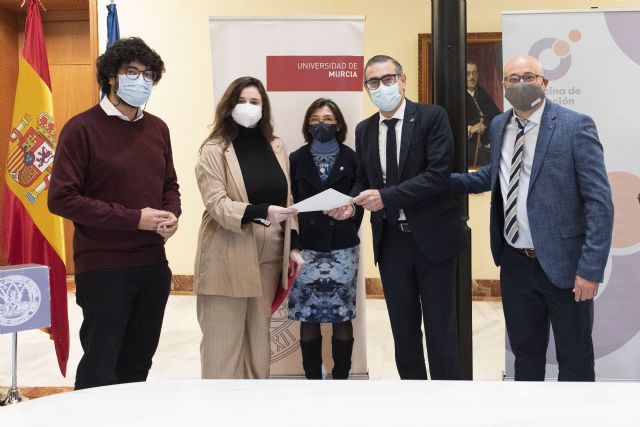 El Consejo de Estudiantes de la UMU dona 5.500 euros para ayudar a universitarios en riesgo social - 2, Foto 2