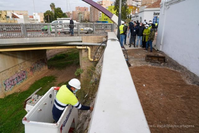 Finalizan las actuaciones en el paso de peatones del puente del Barrio de la Concepción que lo convierten en el más seguro   - 1, Foto 1