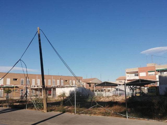 EL PP denuncia que los cables de corriente que rodean el solar del antiguo Hogar de las Personas Mayores siguen colgando - 3, Foto 3