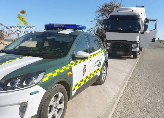 La Guardia Civil investiga al conductor de un vehículo articulado por circular en sentido contrario - 1, Foto 1