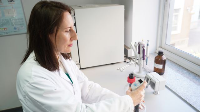 La UPCT investiga si las nuevas purpurinas se degradan en el mar con fondos de la Cátedra de Medio Ambiente - 3, Foto 3