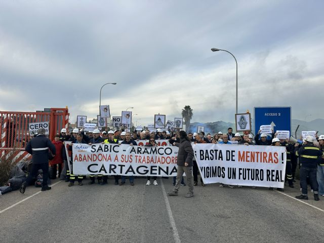 MC exige defender a los trabajadores de Sabic y censura la pasividad de PP y PSOE - 3, Foto 3