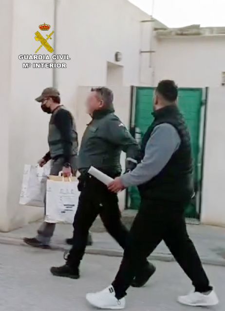 La Guardia Civil desarticula un grupo criminal al que atribuye más de un centenar de robos en gasolineras, comercios y viviendas - 3, Foto 3