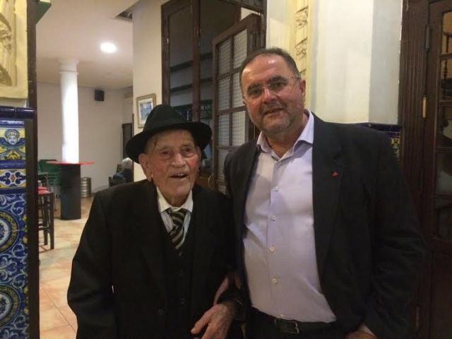 El alcalde de Totana felicita a su vecino más mayor, Juan Tudela Piernas “El Tío Juan Rita”, que hoy cumple 104 años, Foto 1