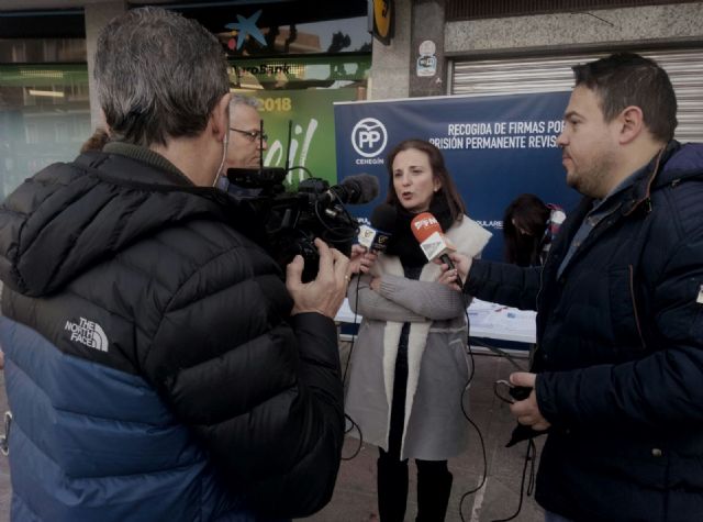 El PP recoge firmas en defensa de la Prisión Permanente Revisable - 2, Foto 2