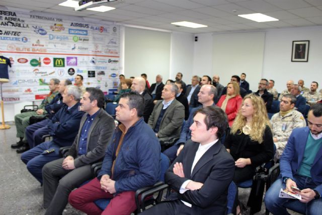 Presentada oficialmente la V Carrera Popular Base Aérea de Alcantarilla, que se celebrará el próximo domingo 25 de febrero, con salida y meta en nuestra ciudad - 4, Foto 4