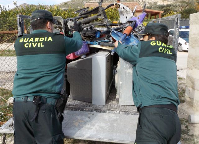 La Guardia Civil desmantela un grupo criminal al que se le atribuye una decena de robos en casas de campo de Mula - 3, Foto 3