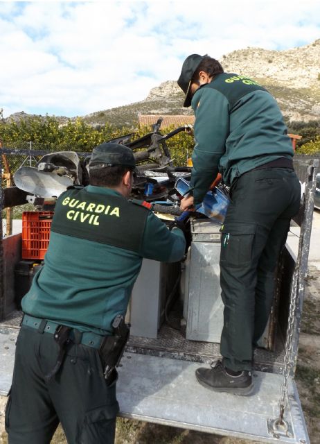 La Guardia Civil desmantela un grupo criminal al que se le atribuye una decena de robos en casas de campo de Mula - 4, Foto 4
