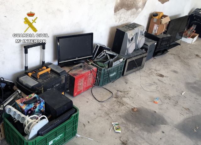 La Guardia Civil desmantela un grupo criminal al que se le atribuye una decena de robos en casas de campo de Mula - 5, Foto 5
