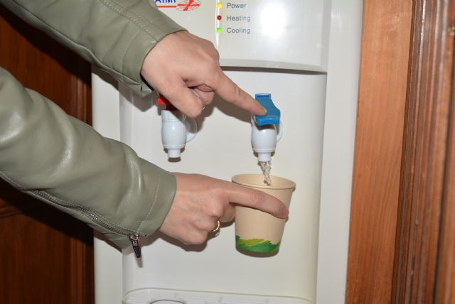 El Ayuntamiento elimina los vasos de plástico de todas las dependencias municipales - 1, Foto 1