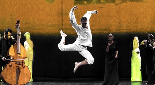 ´Free Bach 212´ de La Fura dels Baus llega el próximo viernes al Auditorio regional con el bailarín murciano Miguel Ángel Serrano - 1, Foto 1