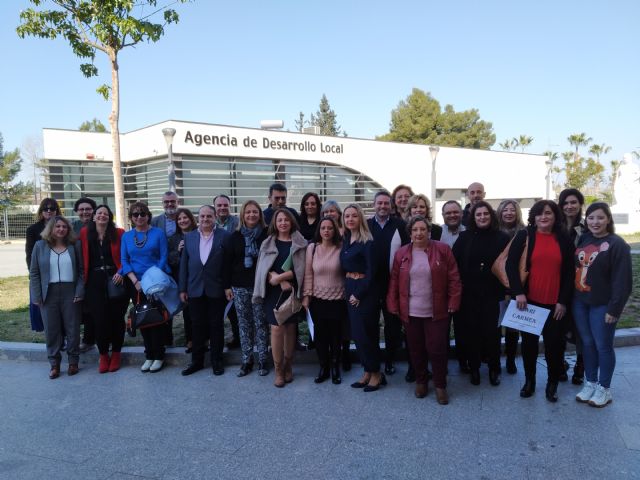 Quince alumnos reciben los diplomas del curso Atención sociosanitaria a personas en el domicilio - 1, Foto 1