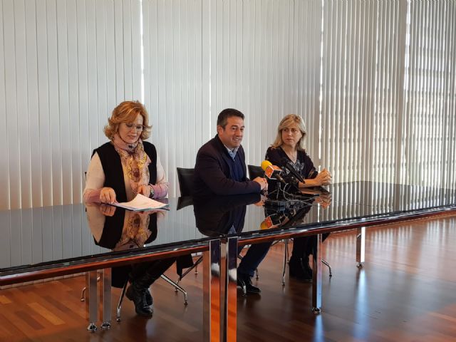 Quince alumnos reciben los diplomas del curso Atención sociosanitaria a personas en el domicilio - 2, Foto 2