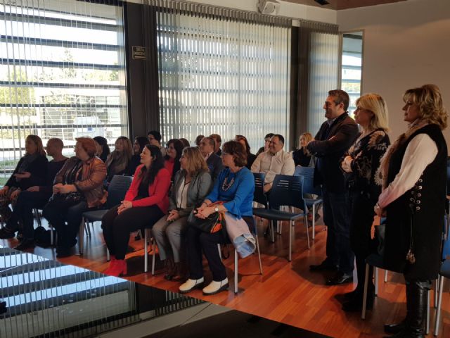 Quince alumnos reciben los diplomas del curso Atención sociosanitaria a personas en el domicilio - 3, Foto 3