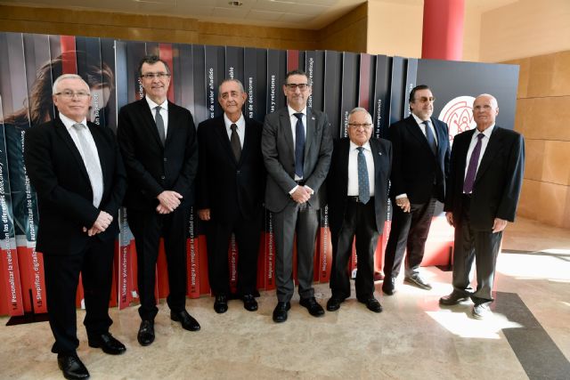La UMU entrega su máxima distinción a cinco exrectores y reconoce con la Medalla de Honor a la Fundación ONCE - 1, Foto 1