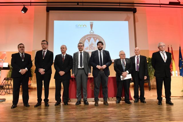 La UMU entrega su máxima distinción a cinco exrectores y reconoce con la Medalla de Honor a la Fundación ONCE - 2, Foto 2