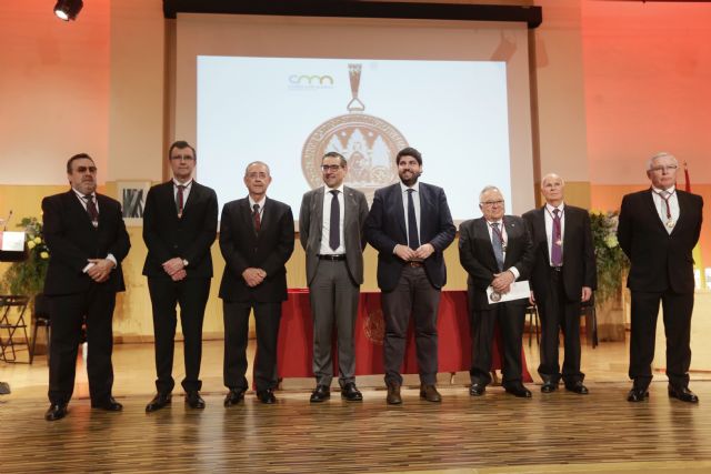 López Miras preside el acto de entrega de Medallas de Oro de la UMU - 1, Foto 1