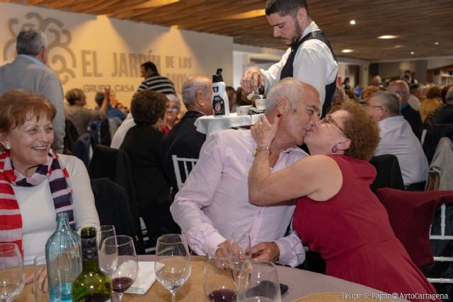 Los mayores del municipio celebran San Valentín con una comida y un Baile de Enamorados - 1, Foto 1