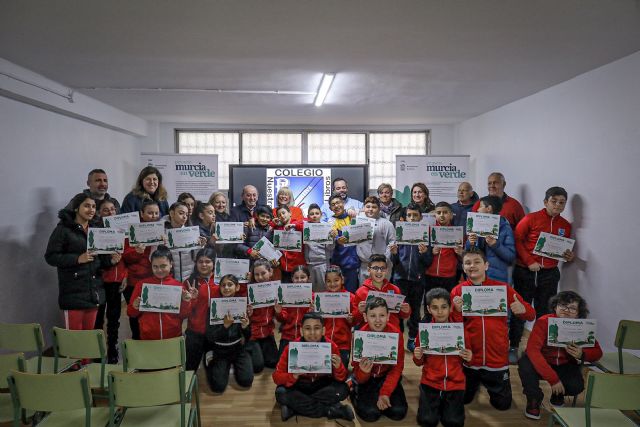 Los alumnos del Colegio Nuestra Señora de los Buenos Libros reciben los nuevos diplomas de la campaña de sensibilización medioambiental - 1, Foto 1
