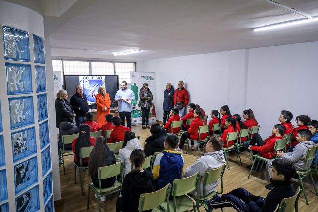 Los alumnos del Colegio Nuestra Señora de los Buenos Libros reciben los nuevos diplomas de la campaña de sensibilización medioambiental - 3, Foto 3