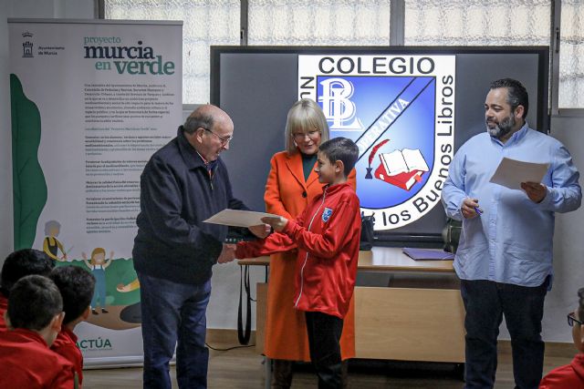 Los alumnos del Colegio Nuestra Señora de los Buenos Libros reciben los nuevos diplomas de la campaña de sensibilización medioambiental - 4, Foto 4