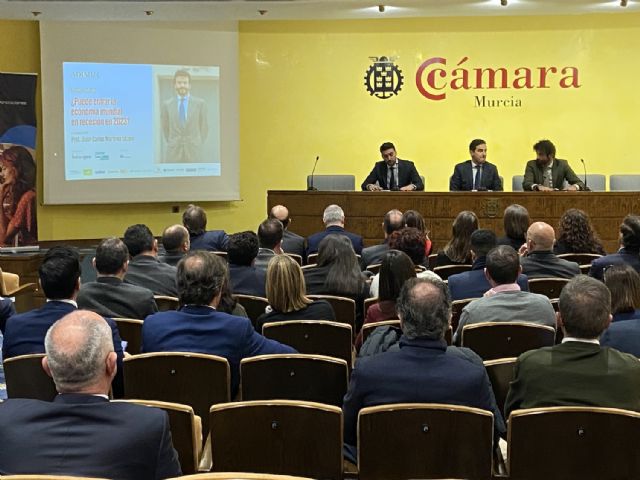 Frente a las previsiones pesimistas, la economía está resistiendo: Juan Carlos Martínez, profesor IE Business School - 4, Foto 4