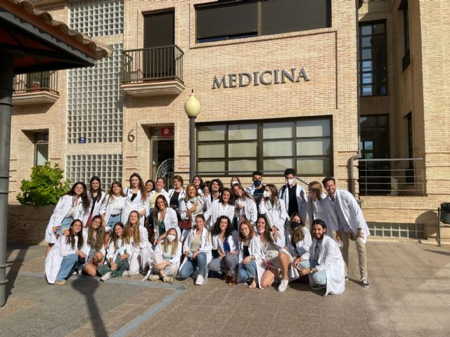 El 100% de estudiantes de Medicina de la UCAM aprueba el MIR - 1, Foto 1