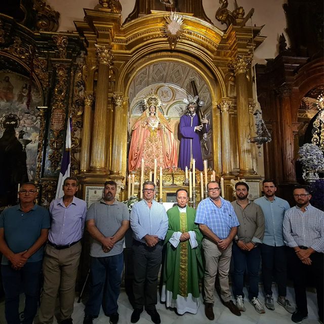 Sevilla . El capataz sevillano Antonio Sanchez del Pino y sus auxiliares llevara el palio de la Virgen de la Esperanza de Alcalá del Río en 20224 - 5, Foto 5