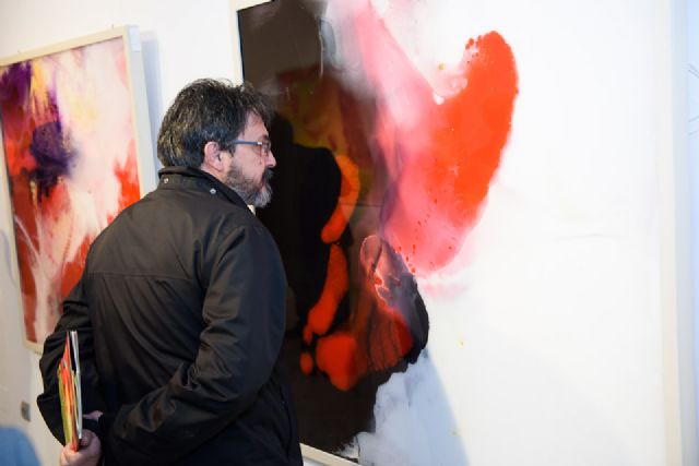 Casas Consistoriales muestra el arte abstracto de Tina Gonzlez, Foto 2