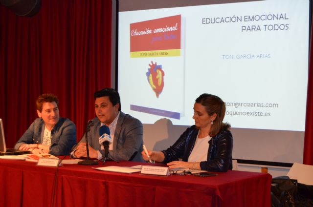 Toni García Arias reivindica la importancia de la correcta gestión de las emociones en su libro Educación emocional para todos - 1, Foto 1