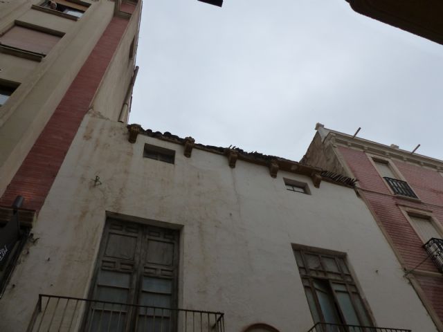 Un nuevo desprendimiento en el casco histórico de Lorca pone en peligro la vida de los peatones ante la indiferencia del PP - 2, Foto 2