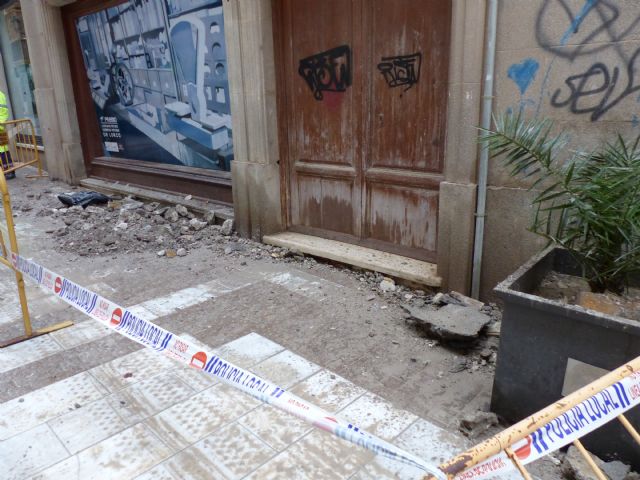 Un nuevo desprendimiento en el casco histórico de Lorca pone en peligro la vida de los peatones ante la indiferencia del PP - 3, Foto 3