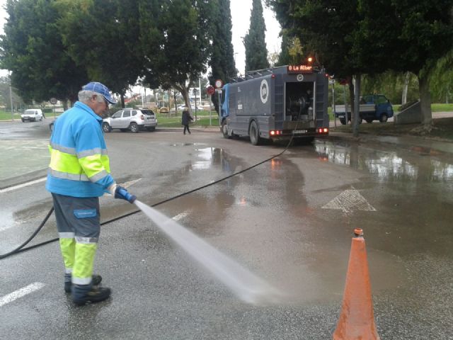 La Sala del 092 de Policía Local recibió ayer más de 220 llamadas relacionadas con el fuerte viento y las lluvias - 2, Foto 2