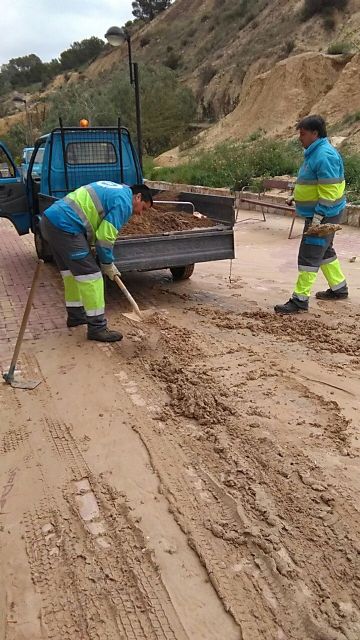 La Sala del 092 de Policía Local recibió ayer más de 220 llamadas relacionadas con el fuerte viento y las lluvias - 3, Foto 3