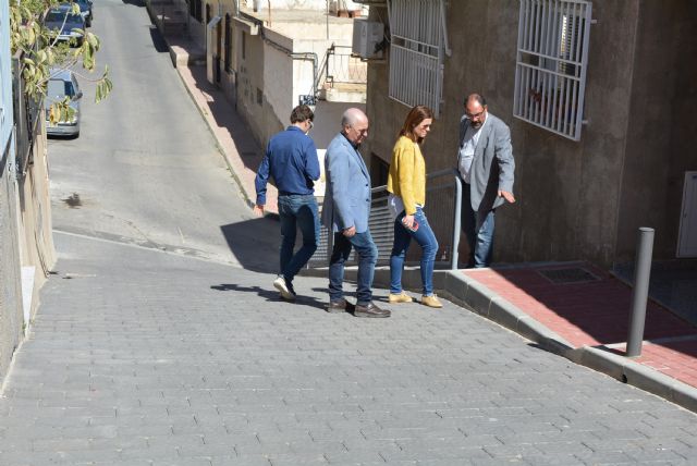 El Ayuntamiento continúa mejorando la accesibilidad de calles y plazas de la localidad - 1, Foto 1
