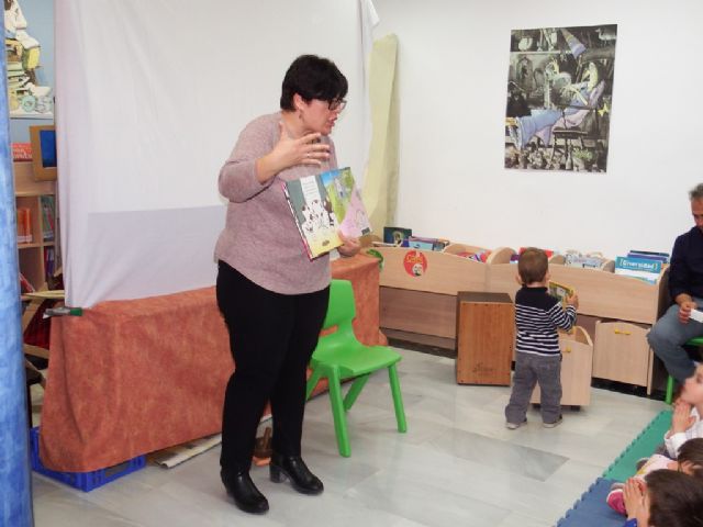 La narradora Clara Garca enseña a los padres a contar cuentos, Foto 2