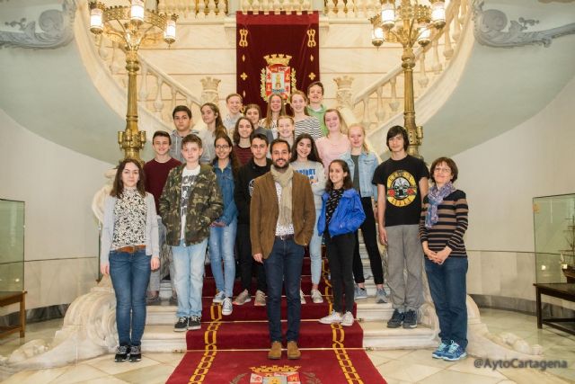 El Palacio Consistorial da la bienvenida a los nueve alumnos de intercambio alemanes del IES Jimenez de la Espada - 1, Foto 1