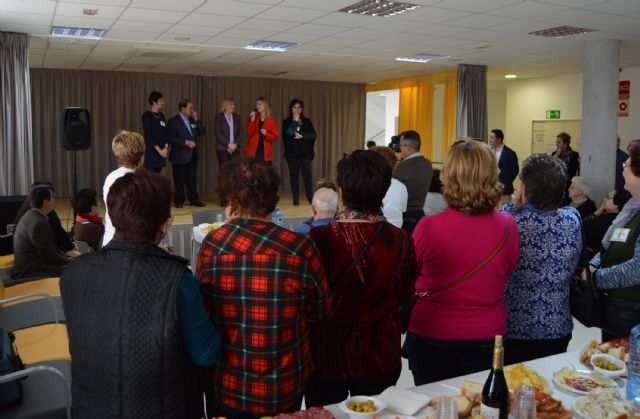 El Centro de Personas Mayores celebra con la consejera Violante Tomás el quinto aniversario de sus instalaciones - 2, Foto 2