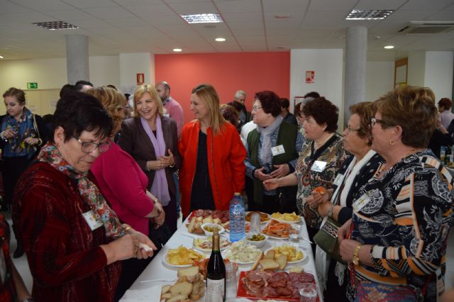 El Centro de Personas Mayores celebra con la consejera Violante Tomás el quinto aniversario de sus instalaciones - 4, Foto 4