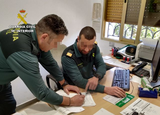 La Guardia Civil detiene a dos personas dedicadas a robar en viviendas de Albudeite - 2, Foto 2
