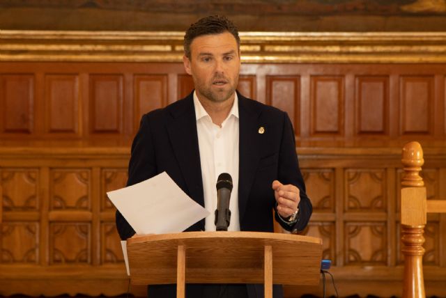 El Ayuntamiento de Caravaca comunica la orden del Gobierno regional de cerrar todos los establecimientos salvo los que suministran bienes de primera necesidad - 1, Foto 1