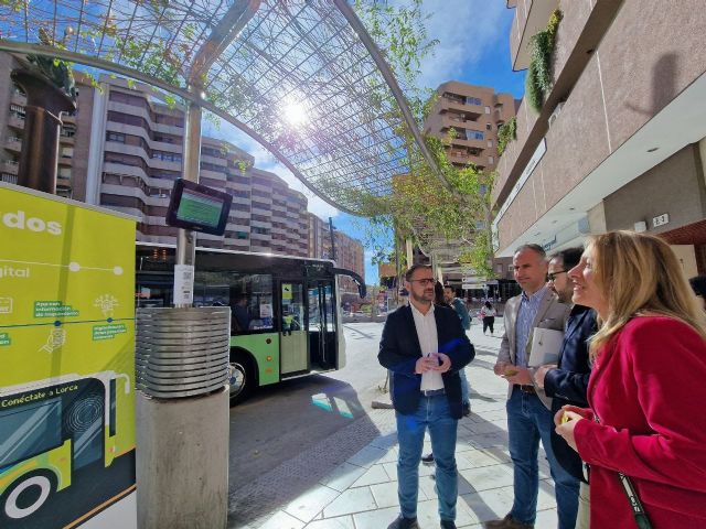 El Ayuntamiento de Lorca moderniza el servicio de autobús urbano instalando nueve paneles digitales que informarán del tiempo de llegada de los vehículos - 2, Foto 2