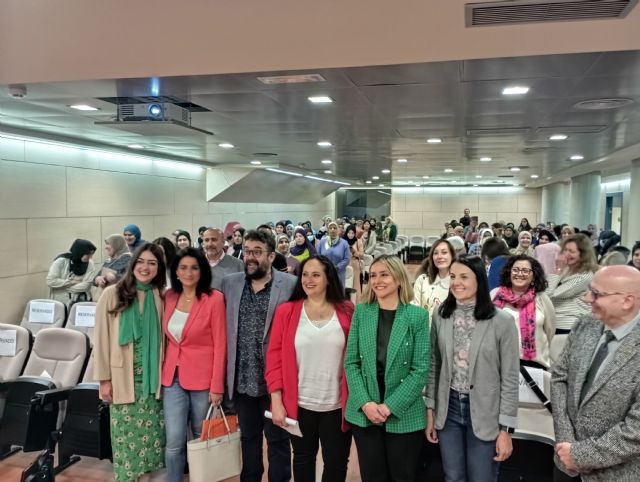 Política Social financia un programa de aprendizaje del idioma en el que participan 120 mujeres de Lorca en riesgo de exclusión social - 1, Foto 1