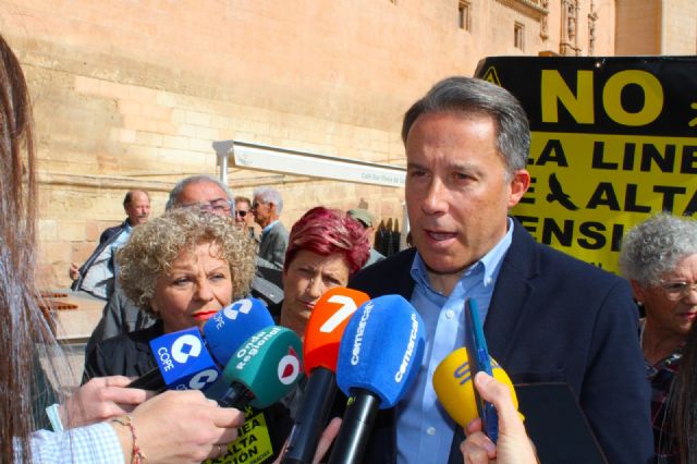 El alcalde de Lorca muestra su apoyo a los vecinos afectados por la línea de alta tensión Hinojar-Aguaderas - 3, Foto 3