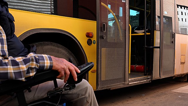 VOX: Los murcianos en silla de ruedas siguen aislados y el PP desoye sus quejas - 1, Foto 1
