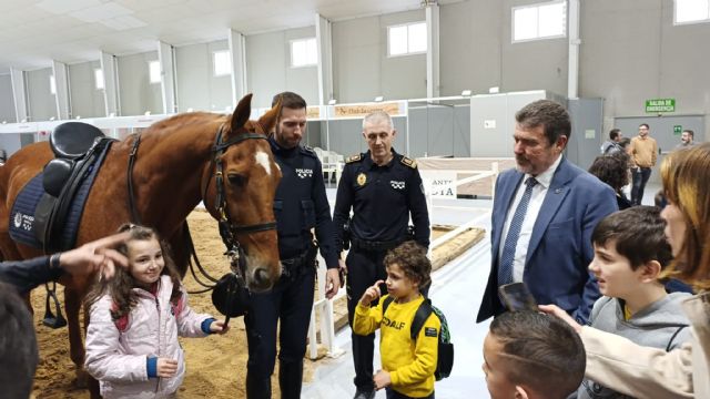 La Unidad Especial de Caballería de la Policía Local de Murcia acerca su labor a la ciudadanía en Equimur 2026 - 2, Foto 2