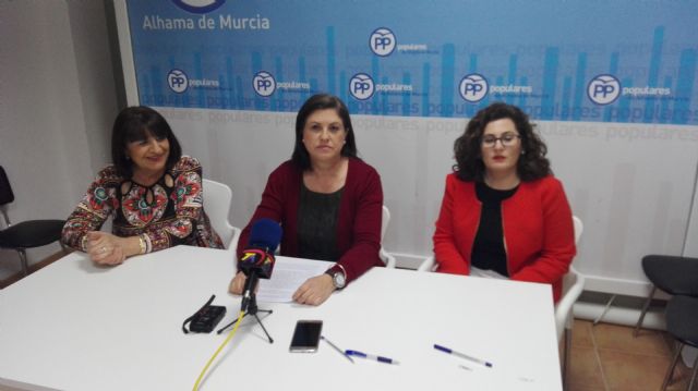 Rueda de prensa del PP de Alhama sobre los presuspuestos 2016, Foto 1